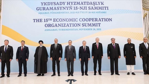 Foto - Reisi'nin yüz ifadesi gündem oldu! EİT Zirvesi'nden dikkat çeken kareler 