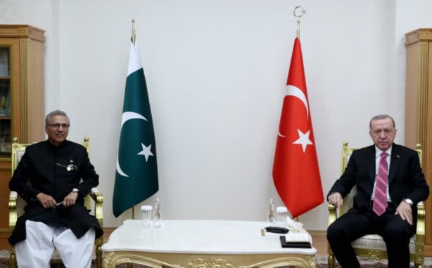 Foto - Reisi'nin yüz ifadesi gündem oldu! EİT Zirvesi'nden dikkat çeken kareler 