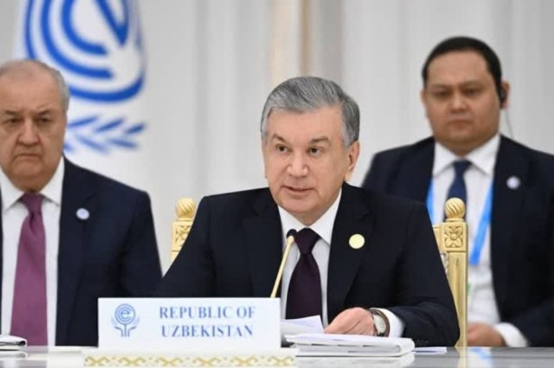 Foto - Reisi'nin yüz ifadesi gündem oldu! EİT Zirvesi'nden dikkat çeken kareler 