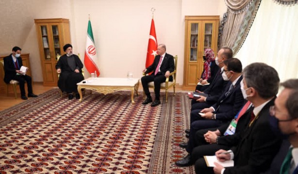 Foto - Reisi'nin yüz ifadesi gündem oldu! EİT Zirvesi'nden dikkat çeken kareler 