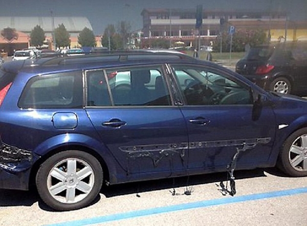 Foto - Rekor sıcaklık arabayı bu hale getirdi