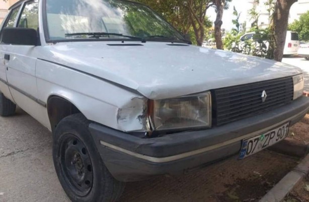 Foto - Renault Broadway ile çarpışan Volvo'nun son hali şoke etti! "Birodvey Bey" diyeceksiniz