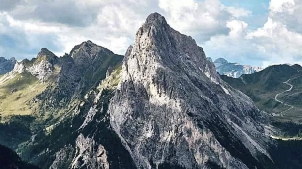 Resimdeki kartalı bulmak için 10 saniyeniz var! Beşiktaşlılar bile bulamıyor!