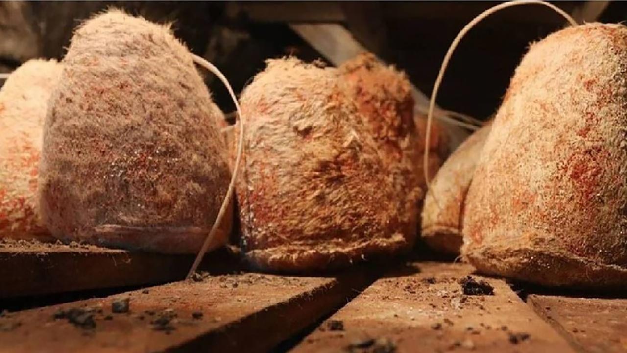 Resmen altınla yarışıyor! Turistler rafları boşalttı