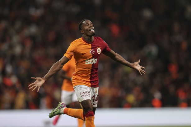 Foto - Resmen belli oldu: 37 yaşında 29 gol attı! İşte Galatasaray'ın yeni Süperstar'ı