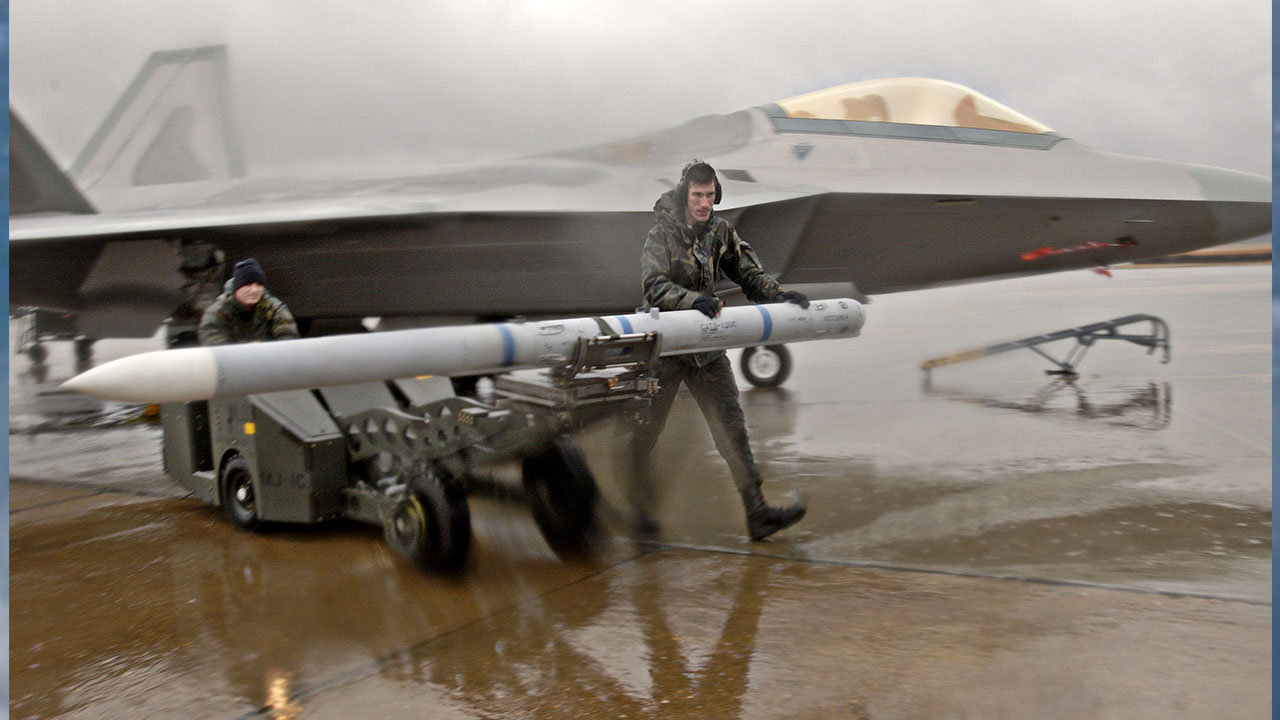 Resmen çıldırdılar! Türkiye'yi vurmak için 4,6 milyar dolarlık silah alıyorlar: Savaş uçağı, füze, bomba...