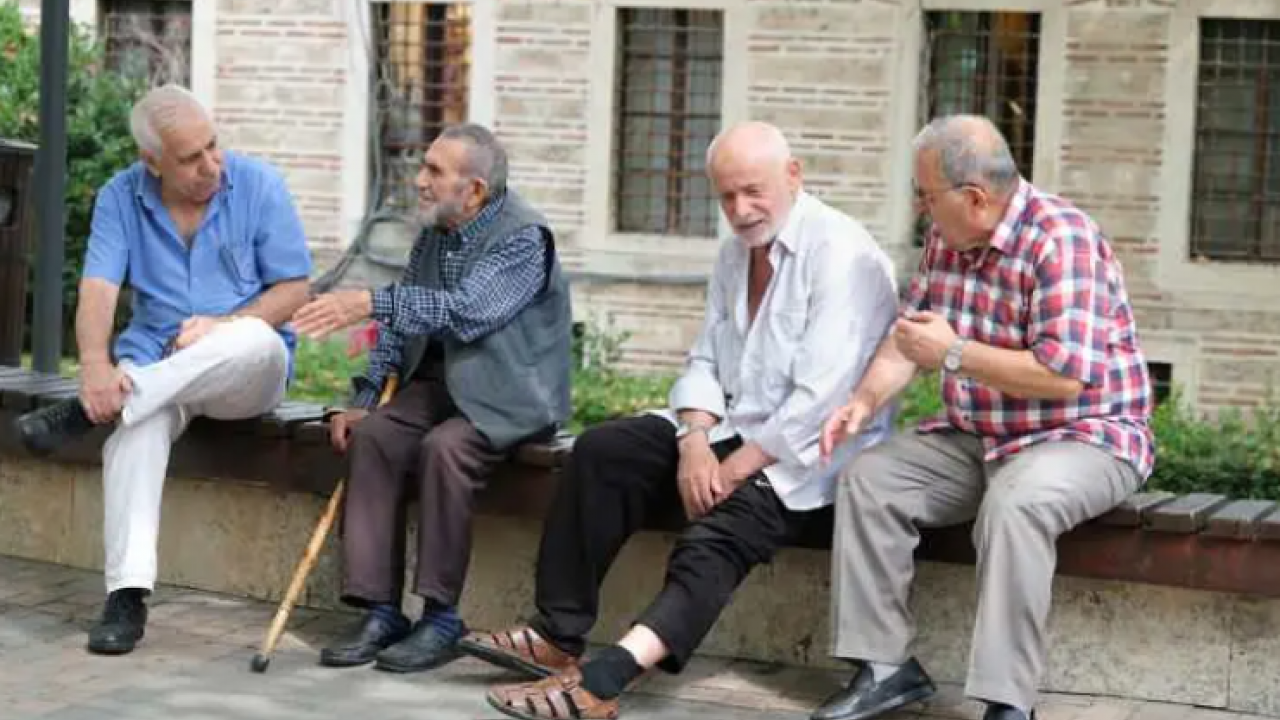 Emekliler mesken tuttu: Türkiye'nin en yaşlı illeri belli oldu!