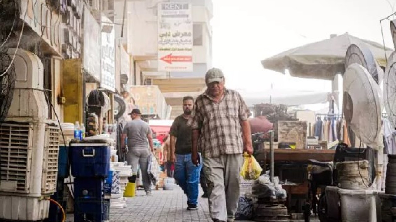 Foto - Resmen hayat duruyor! Bu ülkede sıcak havada çalışmak yasak