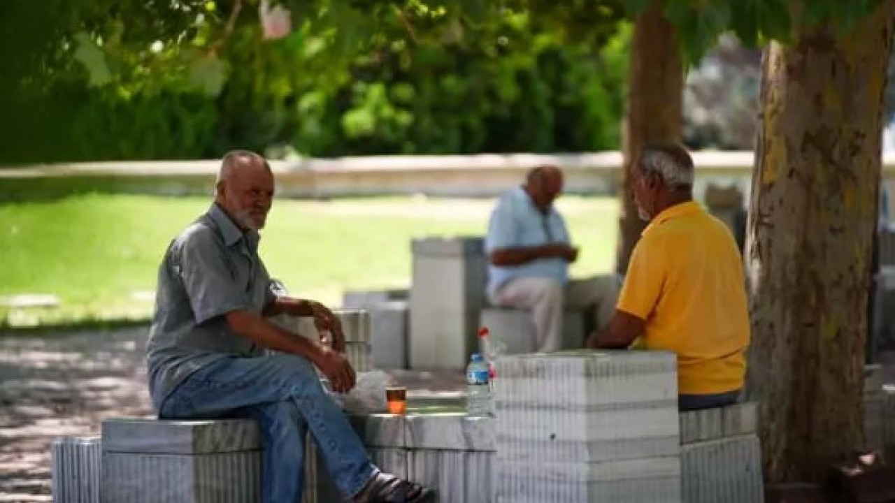 Foto - Resmen hayat duruyor! Bu ülkede sıcak havada çalışmak yasak