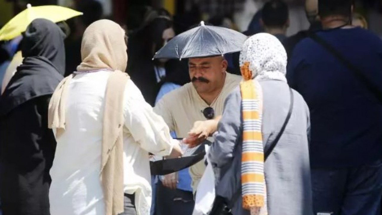 Foto - Resmen hayat duruyor! Bu ülkede sıcak havada çalışmak yasak