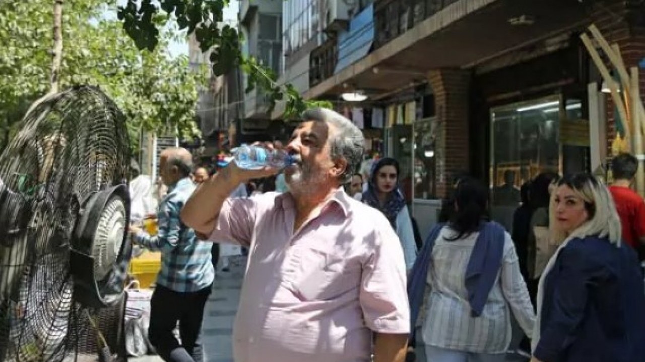 Foto - Resmen hayat duruyor! Bu ülkede sıcak havada çalışmak yasak