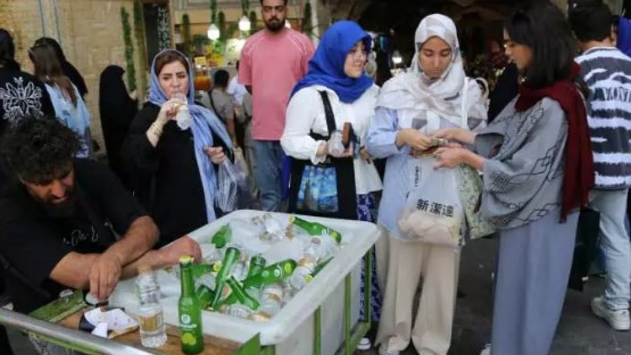 Foto - Resmen hayat duruyor! Bu ülkede sıcak havada çalışmak yasak