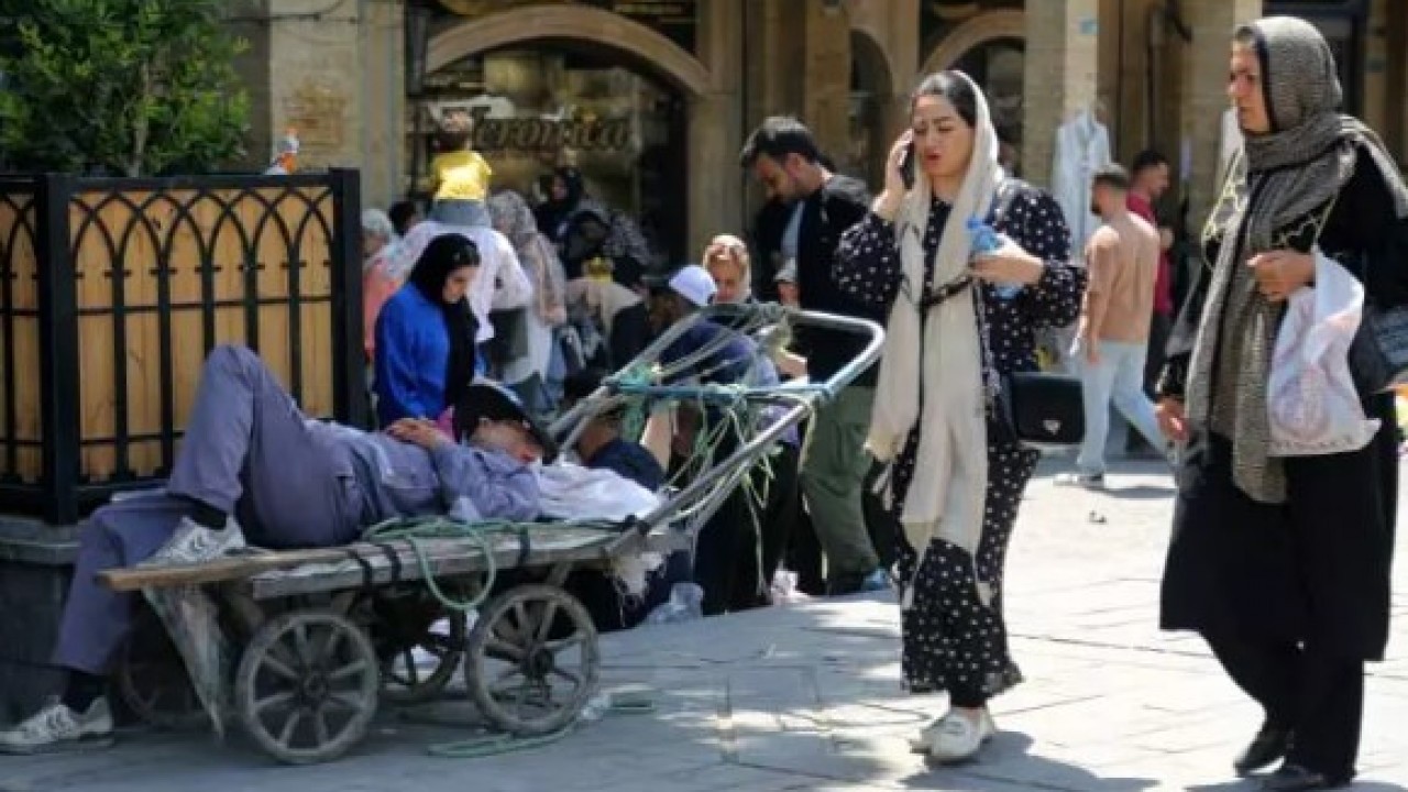 Foto - Resmen hayat duruyor! Bu ülkede sıcak havada çalışmak yasak