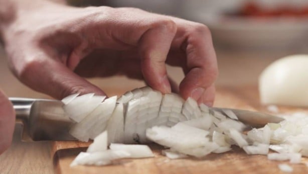 Foto - Resmen kansere davetiye çıkarıyor! Canan Karatay'dan soğanla ilgili ezber bozan açıklama! Meğer bugüne kadar yanlış biliyormuşuz! Soğanı asla böyle tüketmeyin 