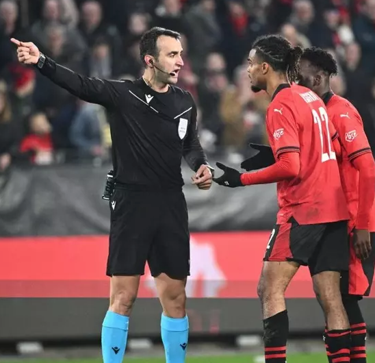 Foto - Resmi açıklama geldi: İşte Türk hakemliğinin dünyaya yansımaları! Ne yaptın sen Karaoğlan böyle!