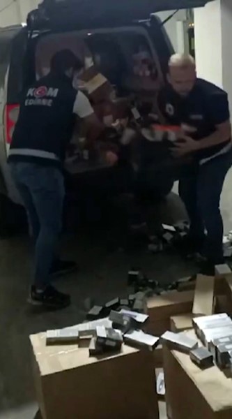 Foto - Resmi aracı kaçakçılıkta kullanılmıştı... Şoförünü suçlayan CHP'li vekil fena yakalandı!