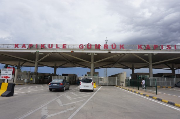 Foto - Resmi aracı kaçakçılıkta kullanılmıştı... Şoförünü suçlayan CHP'li vekil fena yakalandı!