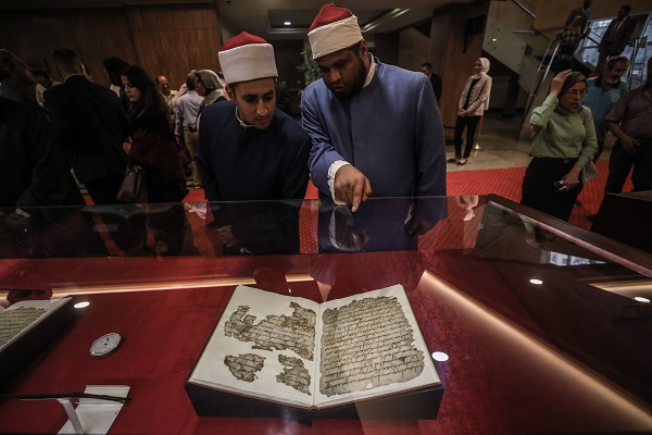 Foto - Restorasyon çalışması tamamlandı! İşte 1400 yıllık o Kur'an-ı Kerim