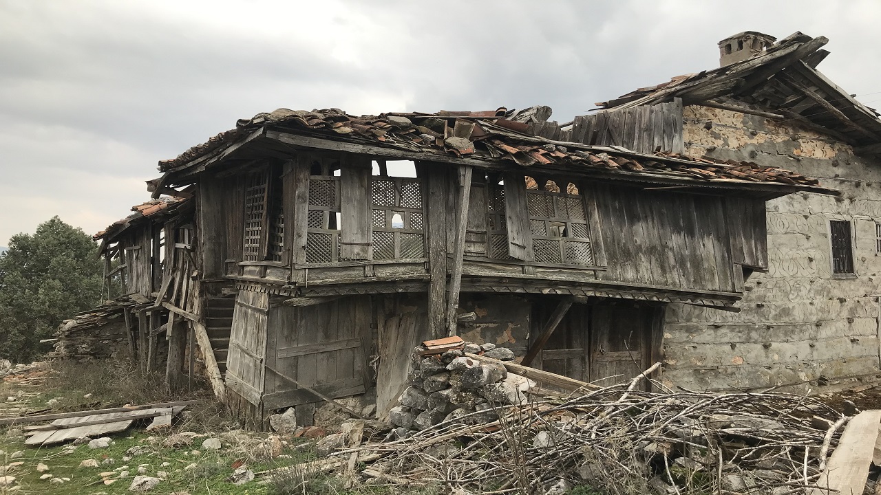 Restorasyon maliyeti yüksek olunca... 800 yıllık miras yok oluyor