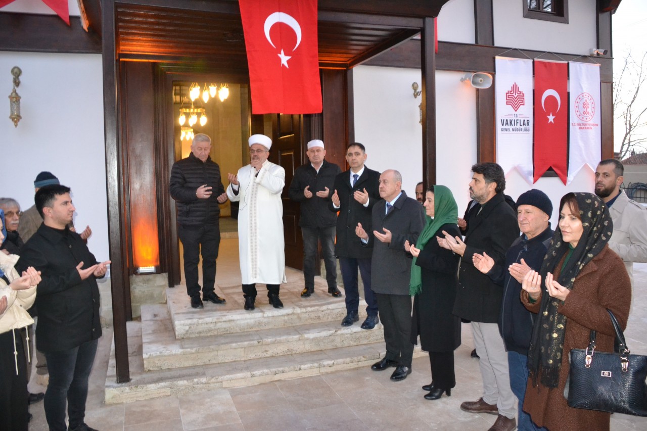Foto - Restorasyonu tamamlanan 5 asırlık cami Regaip Kandili’nde ibadete açıldı