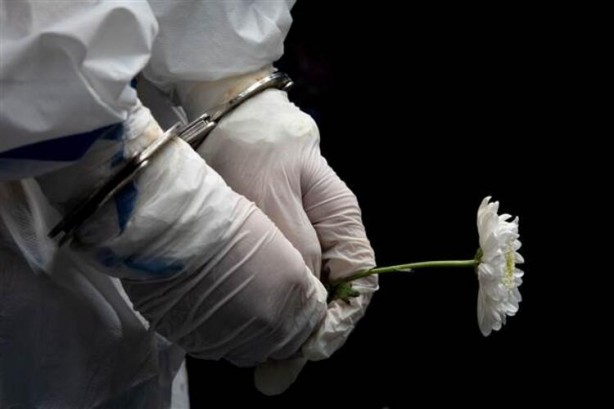 Foto - Reuters paylaştı! Türk hemşire bir kez daha dünya gündeminde