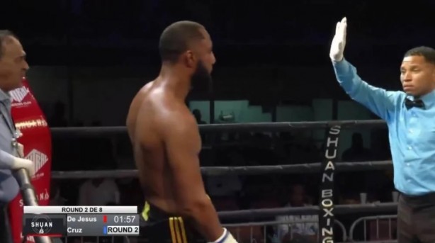 Foto - Ringde akıl almaz anlar! Hakem boksörü dövdü!