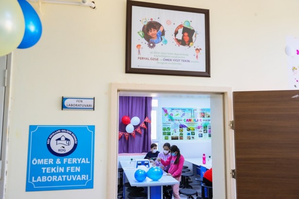 Rıza Bey Apartmanı'nda 2 çocuğunu kaybeden çift, köy okuluna laboratuvar yaptırdı