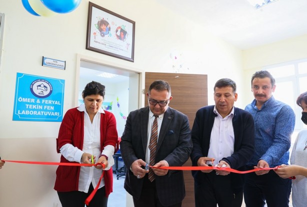 Foto - Rıza Bey Apartmanı'nda 2 çocuğunu kaybeden çift, köy okuluna laboratuvar yaptırdı
