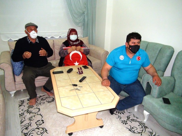 Foto - Rıza Kayaalp'in baba ocağında şampiyonluk sevinci