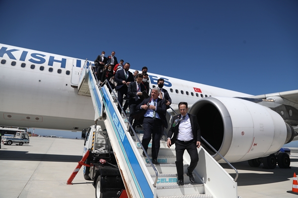 Foto - Rize-Artvin Havalimanı'na ilk uçak indi