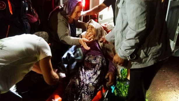 Foto - Rize-Kalkandere'de çaylıkta mahsur kalan 2 kişi kurtarıldı