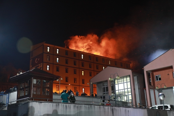 Foto - Rize'de öğrenci yurdunda korkutan yangın