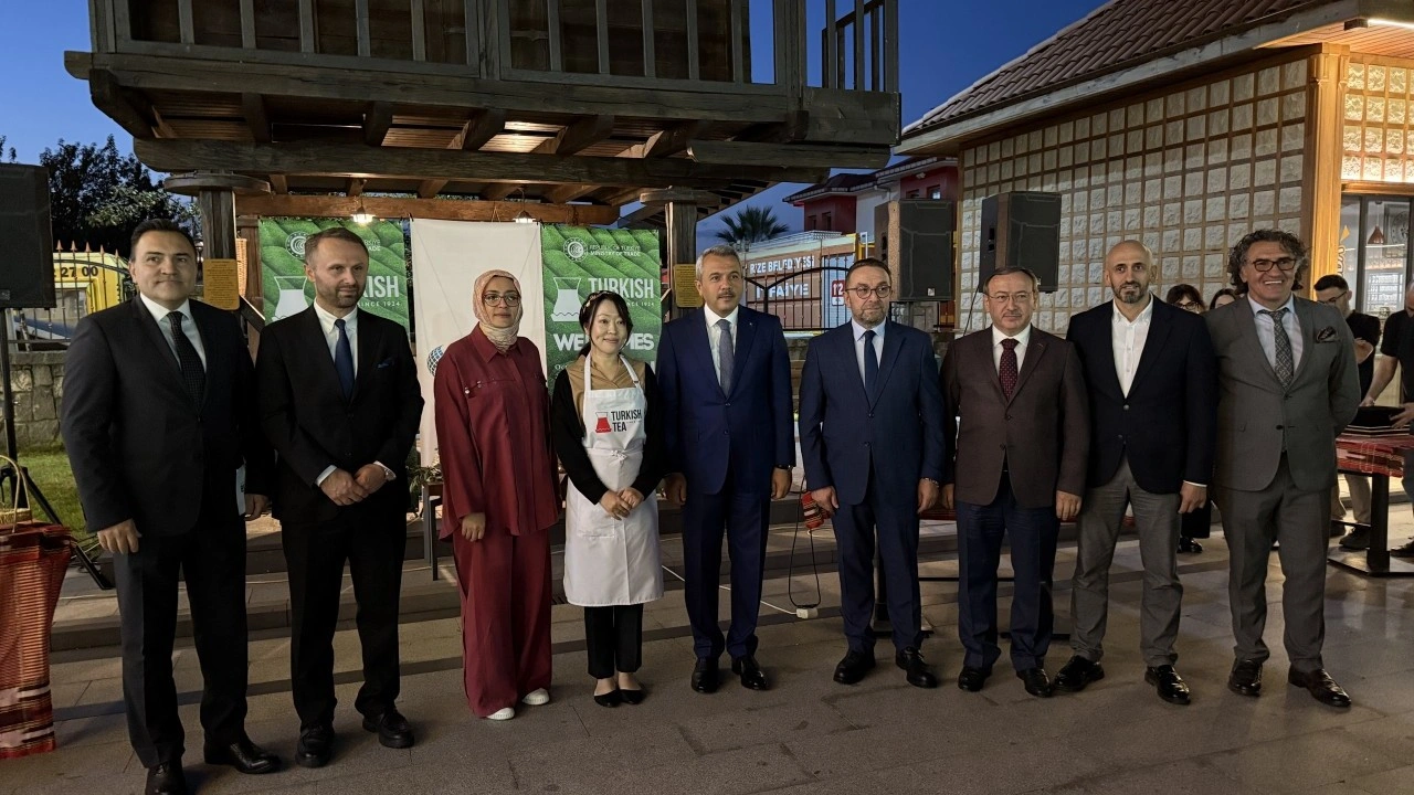 Foto - Rize’de çay ustaları karşı karşıya geldi! Türk çayı Japonya’yı büyüledi