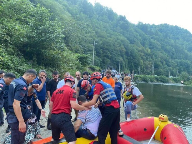 Foto - Rize'de derede akıntıya kapılan baba ve oğlu kurtarıldı