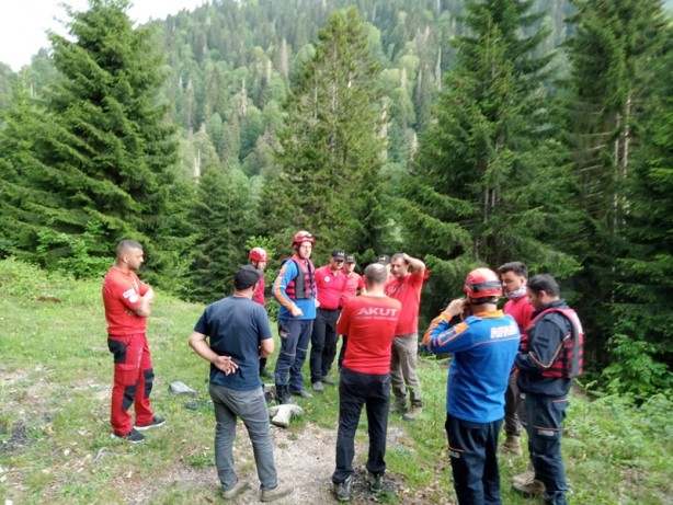 Foto - Rize'de dereye düşen turist kayboldu