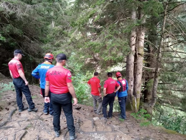 Foto - Rize'de dereye düşen turist kayboldu