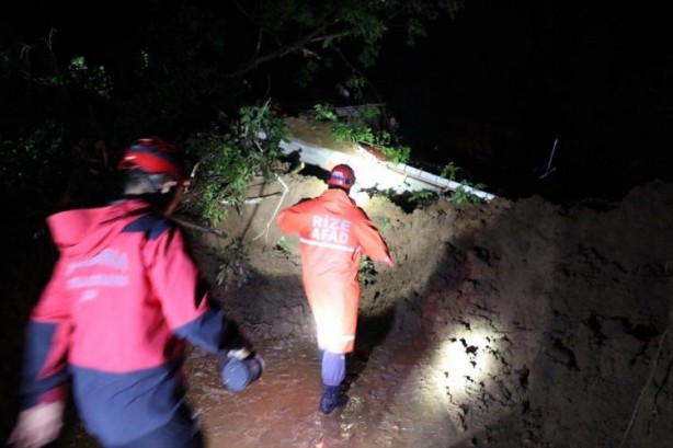 Foto - Rize'de etkili olan şiddetli sağanak maddi hasar ve can kaybına neden oldu