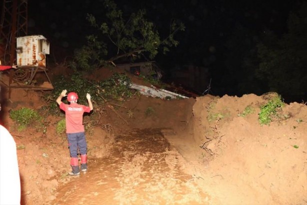 Foto - Rize'de etkili olan şiddetli sağanak maddi hasar ve can kaybına neden oldu