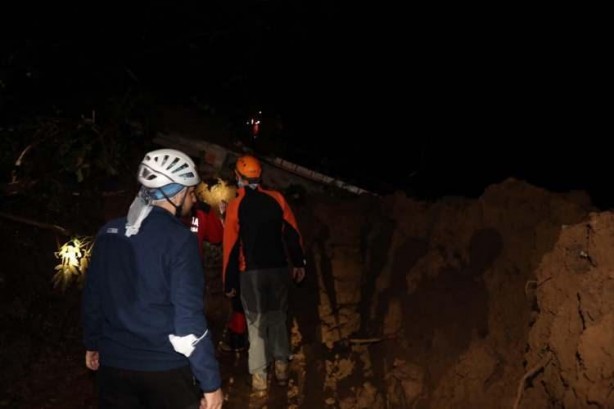 Foto - Rize'de etkili olan şiddetli sağanak maddi hasar ve can kaybına neden oldu