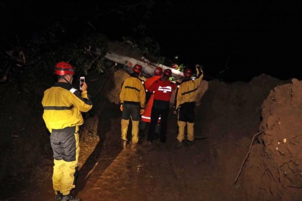 Foto - Rize'de etkili olan şiddetli sağanak maddi hasar ve can kaybına neden oldu