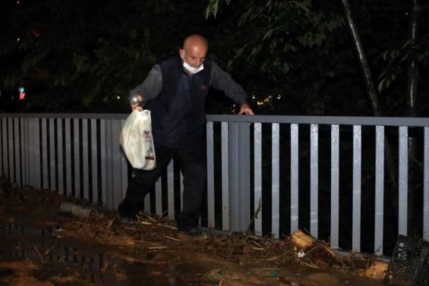 Foto - Rize'de etkili olan şiddetli sağanak maddi hasar ve can kaybına neden oldu