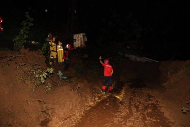 Foto - Rize'de etkili olan şiddetli sağanak maddi hasar ve can kaybına neden oldu
