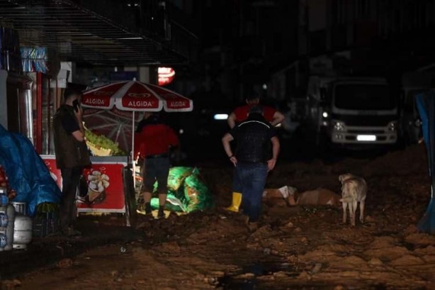 Foto - Rize'de etkili olan şiddetli sağanak maddi hasar ve can kaybına neden oldu