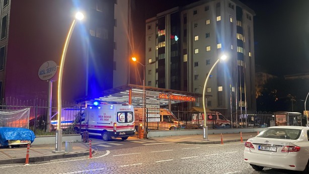 Foto - Rize'de iki otomobil kafa kafaya çarpıştı