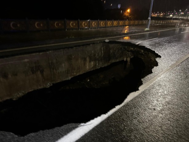 Foto - Rize'de sağanak; dereler taştı, heyelanlar meydana geldi, 23 köy yolu ulaşıma kapandı