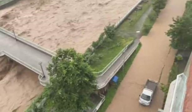 Foto - Rize'de yine sel! Dereler taştı, yollar ulaşıma kapandı