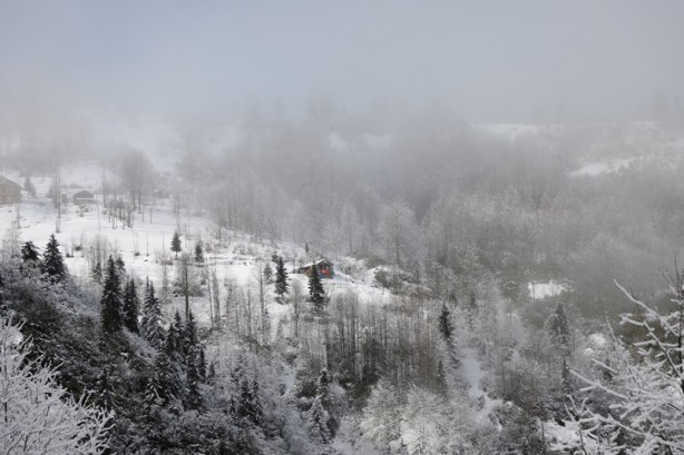 Foto - Rize'de yüksek kesimlerde kar yağışı