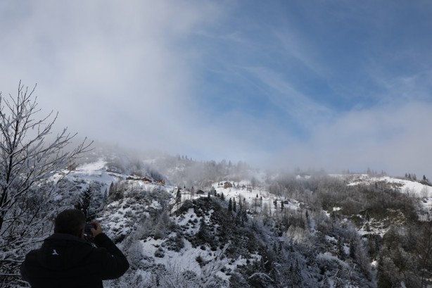 Rize'de yüksek kesimlerde kar yağışı