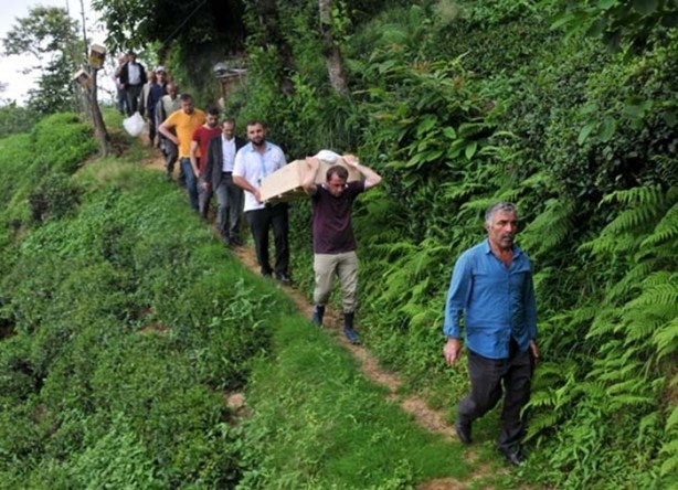 Foto - Rize’de zorlu cenaze yolculuğu
