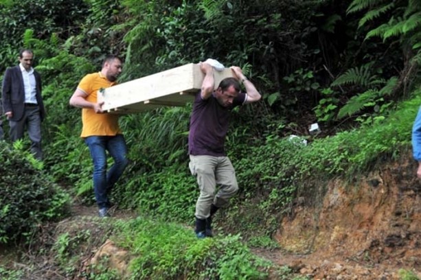 Foto - Rize’de zorlu cenaze yolculuğu